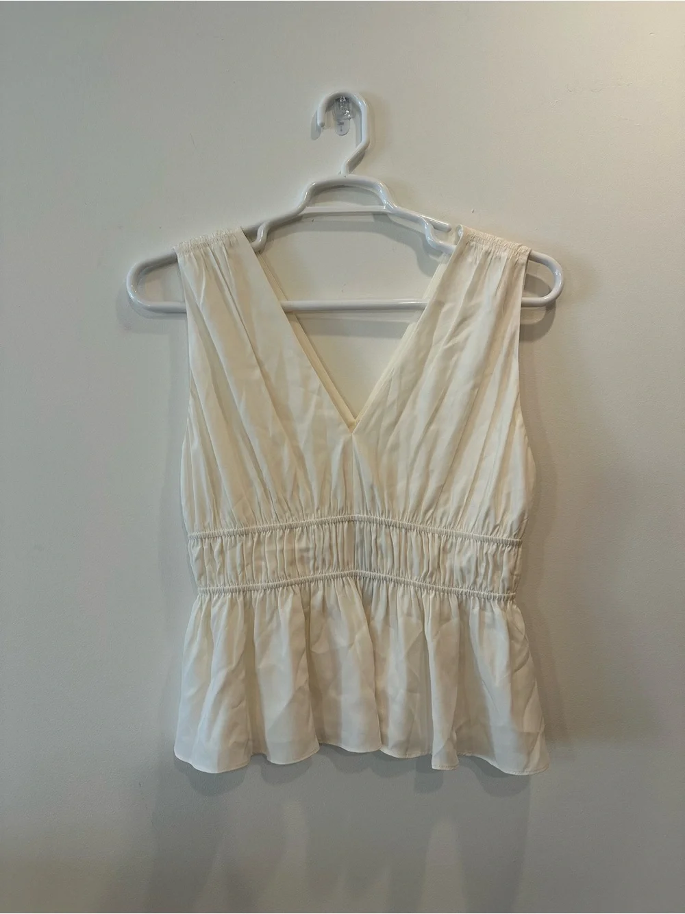 Silk Cream V-Neck Peplum Sleeveless Top Blouse - Banana Republic, Medium, New - Picture 4 of 8